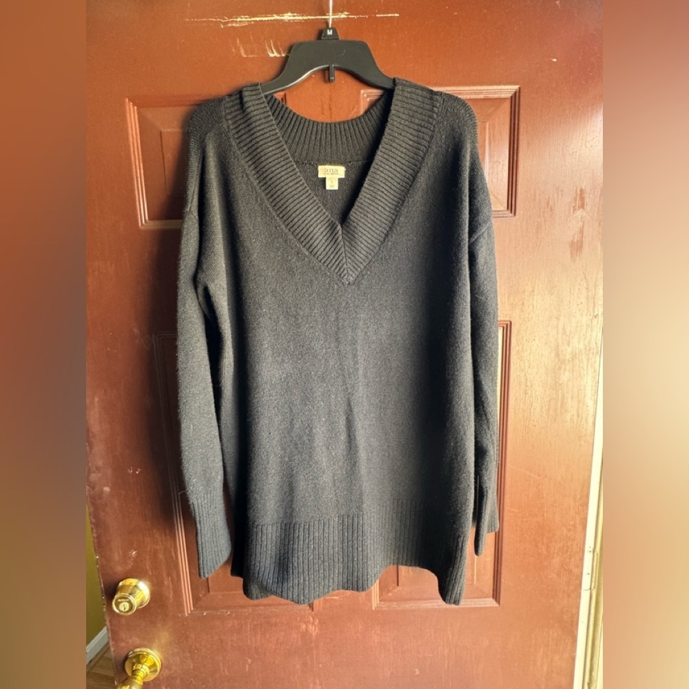 a.n.a. Black V Neck Sweater Size Large